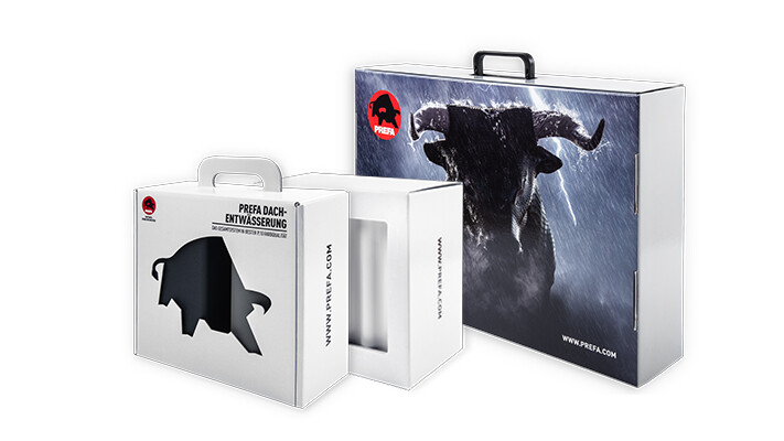 Das Bild zeigt Musterkoffer von PREFA, welche PREFA Partnerbetriebe im Partnerpaket bestellen können.